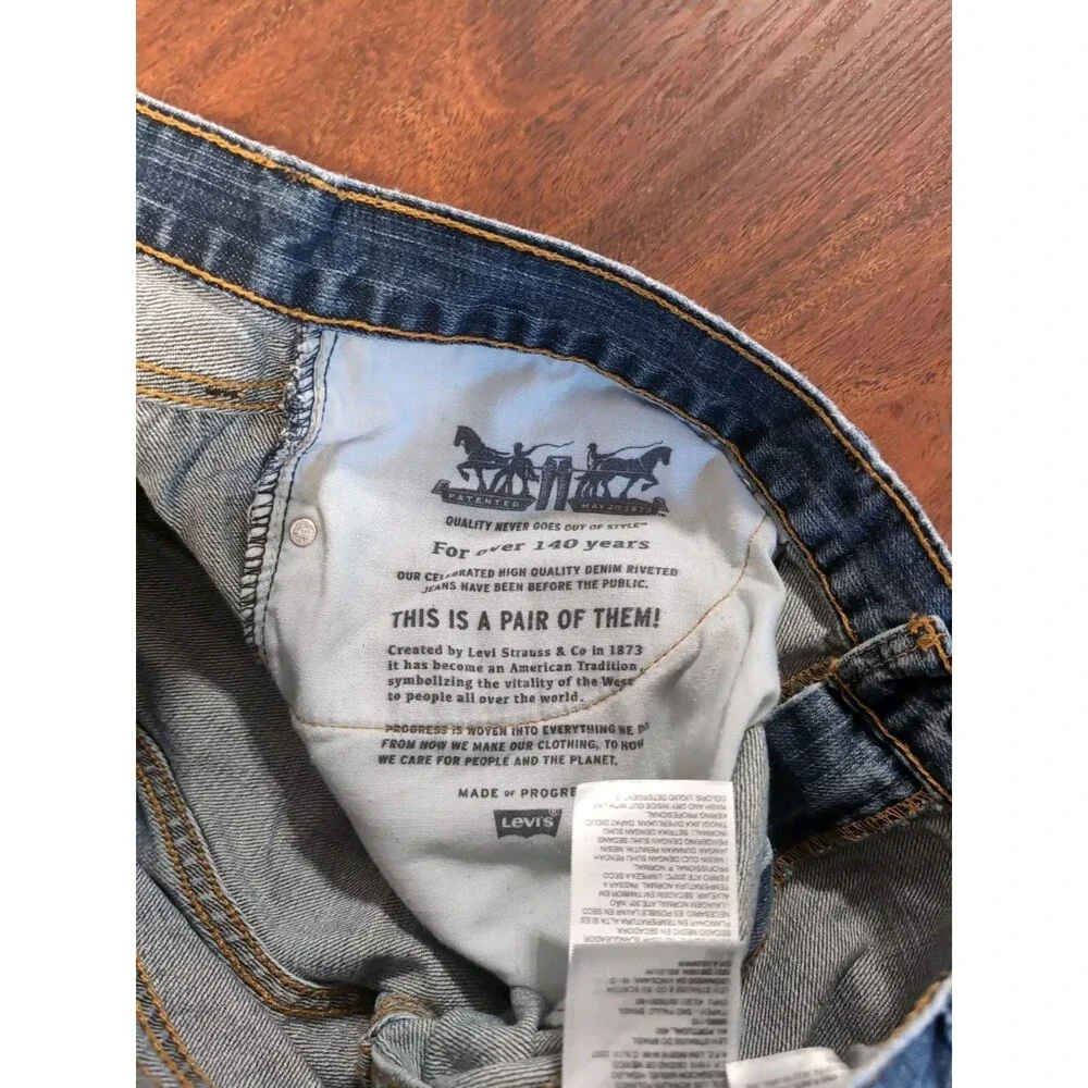 LEVI'S 559 RELAXED LOOSE STRAIGHT MEN'S SIZE 38 x 32  BLUE JEANS MEDIUM WASH EUC